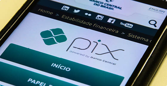 Pix é o pagamento instantâneo brasileiro  O meio de pagamento criado pelo Banco Central (BC) em que os recursos são transferidos entre contas em poucos segundos, a qualquer hora ou dia  É prático, rápido e seguro 